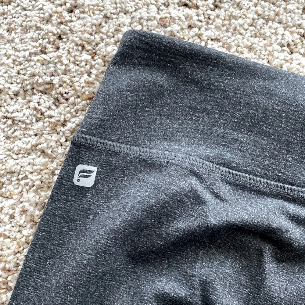Fabletics Solar Mid Rise Capri Legging - Picture 5 of 5